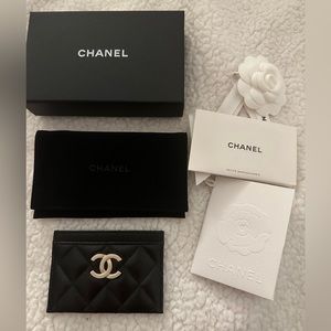 (SOLD) BNIB CHANEL CARD HOLDER